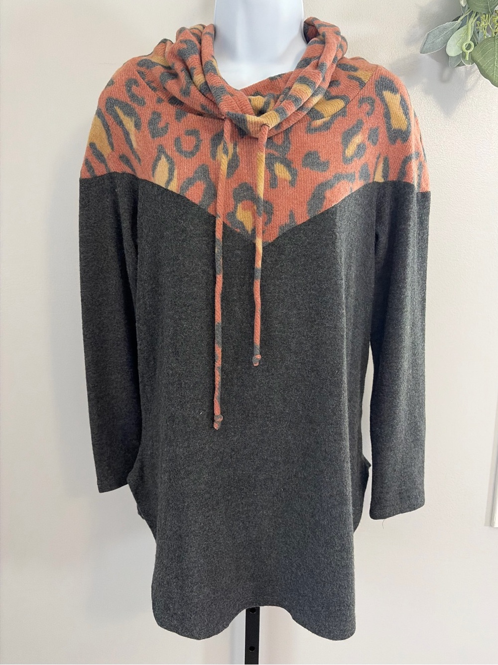 NWOT Emerald-Charcoal Tunic with Rust and Mustard Leopard Yoke Cowl